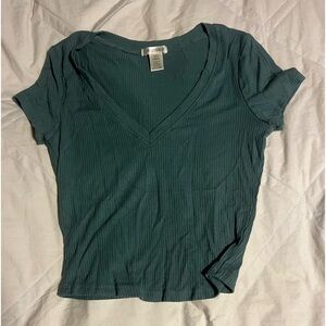 Green ribbed v-neck fitted tank top size: small brand: bozzolo
